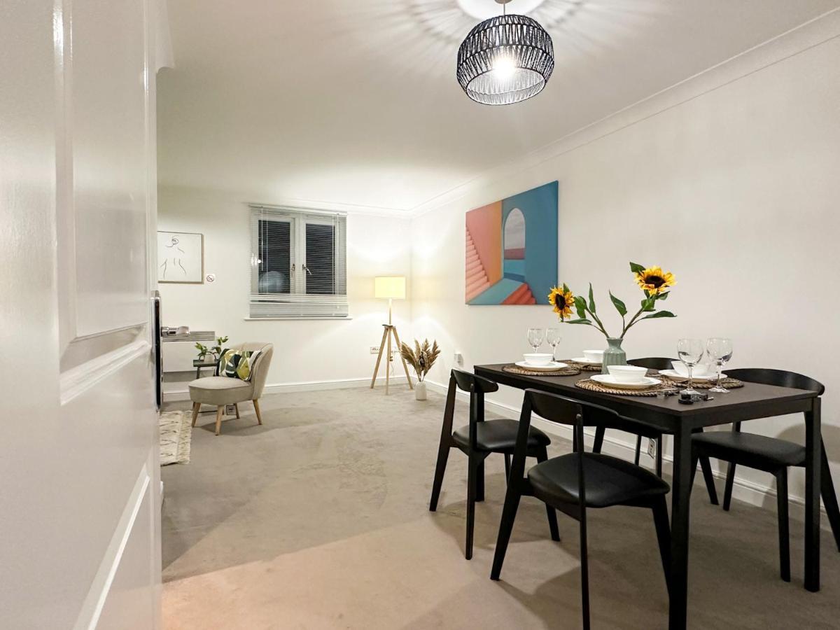 Luxury 2 Bedroom City Centre Apartment - Secure Parking - Amazing Location! Canterbury Bagian luar foto