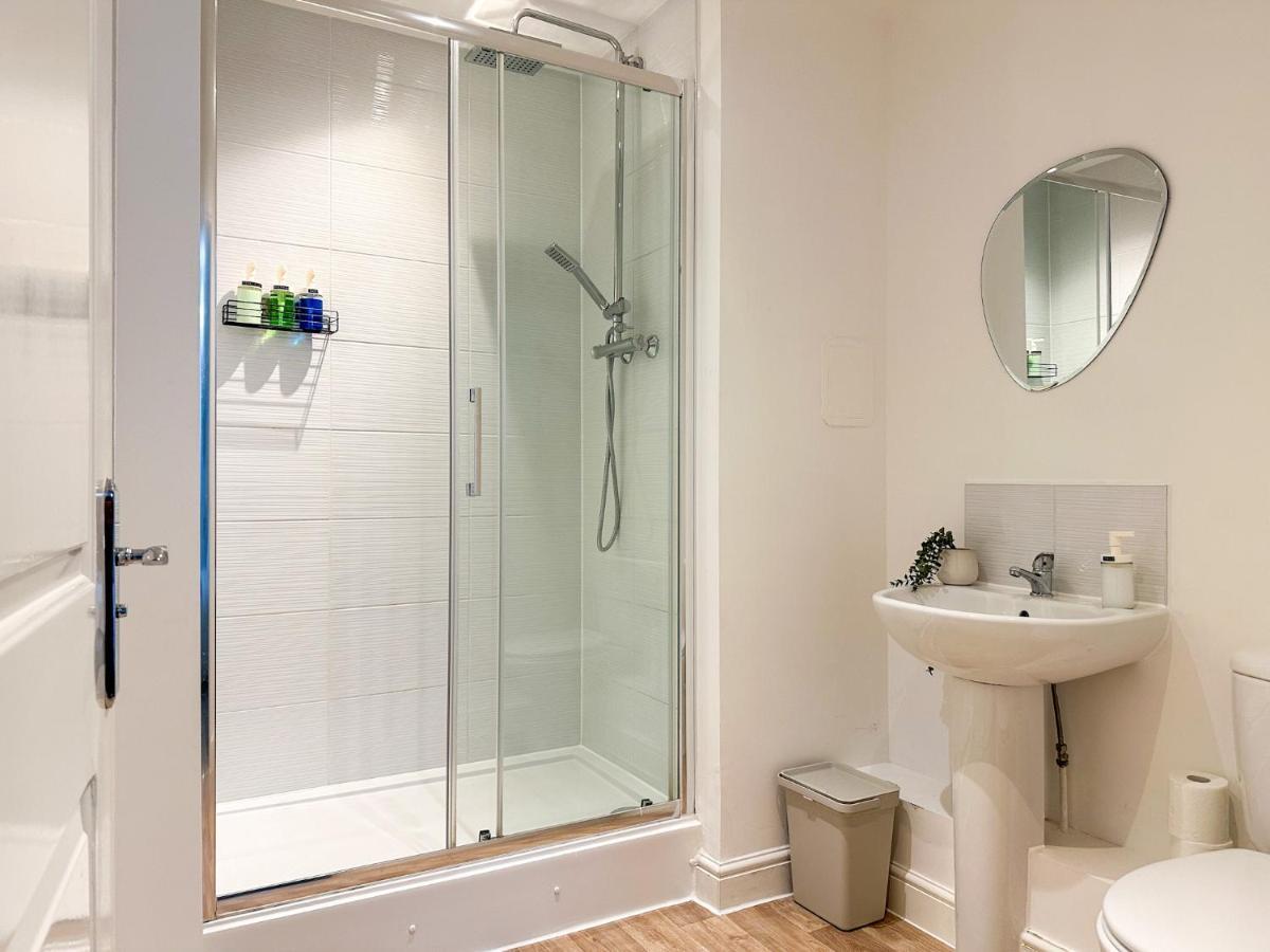 Luxury 2 Bedroom City Centre Apartment - Secure Parking - Amazing Location! Canterbury Bagian luar foto