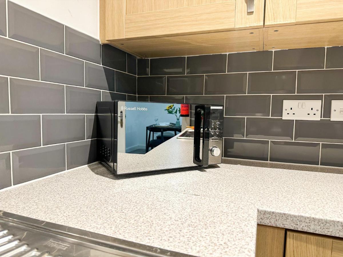 Luxury 2 Bedroom City Centre Apartment - Secure Parking - Amazing Location! Canterbury Bagian luar foto