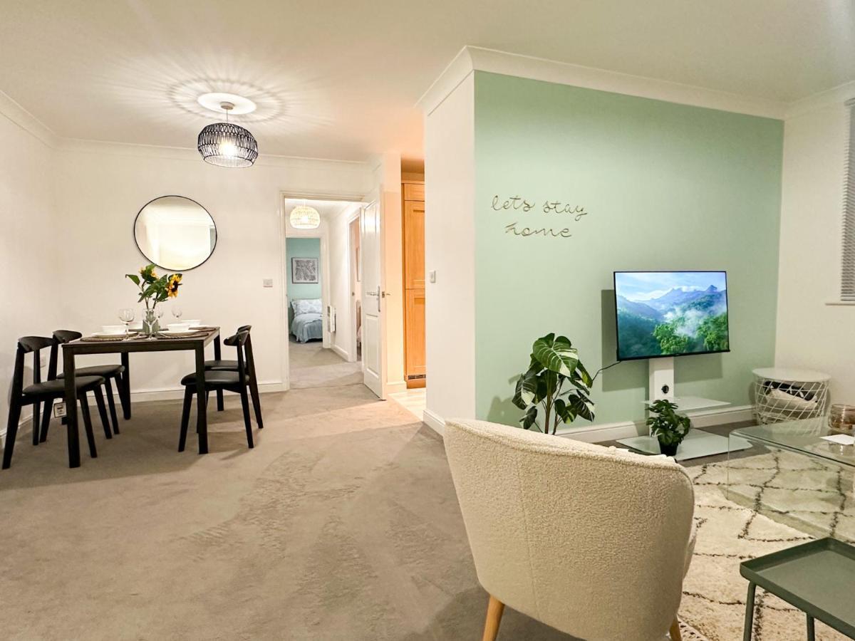 Luxury 2 Bedroom City Centre Apartment - Secure Parking - Amazing Location! Canterbury Bagian luar foto