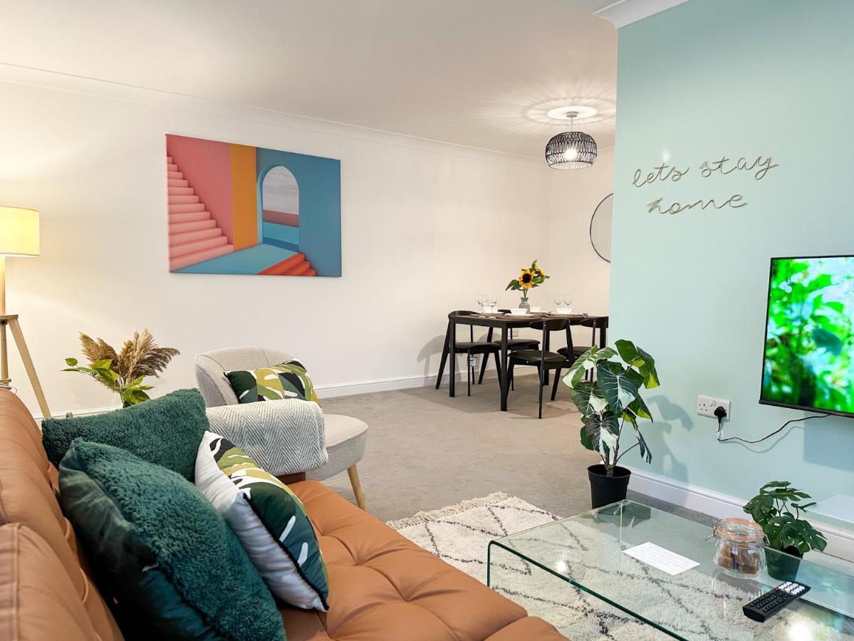 Luxury 2 Bedroom City Centre Apartment - Secure Parking - Amazing Location! Canterbury Bagian luar foto