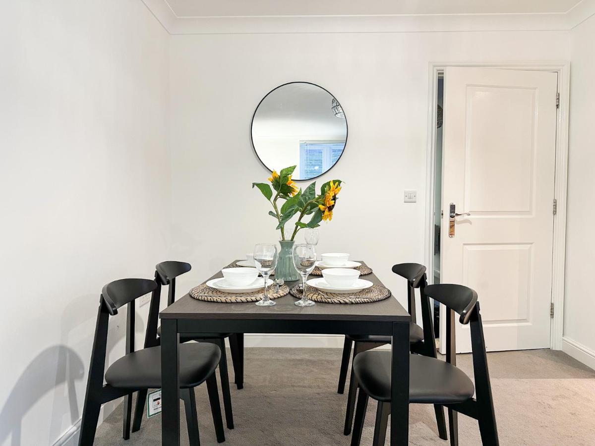 Luxury 2 Bedroom City Centre Apartment - Secure Parking - Amazing Location! Canterbury Bagian luar foto