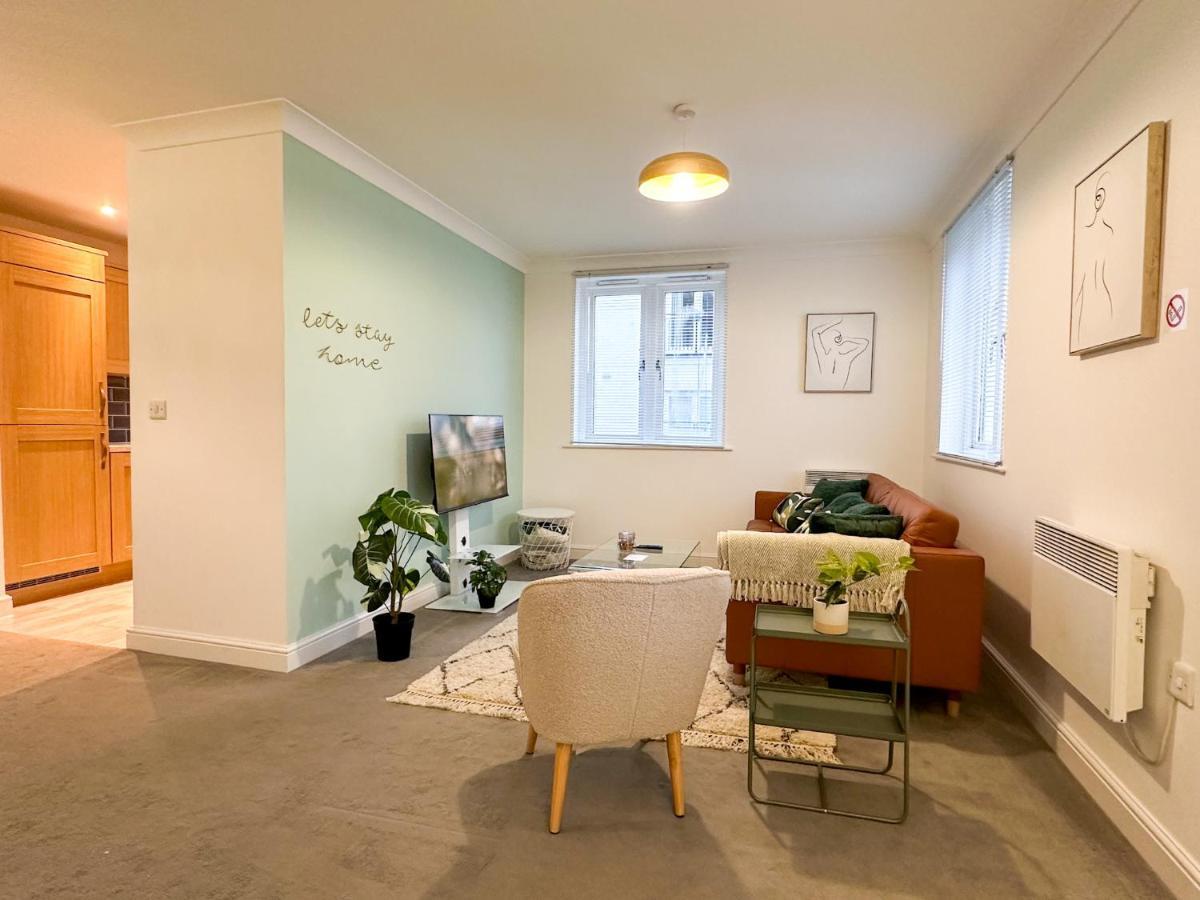 Luxury 2 Bedroom City Centre Apartment - Secure Parking - Amazing Location! Canterbury Bagian luar foto