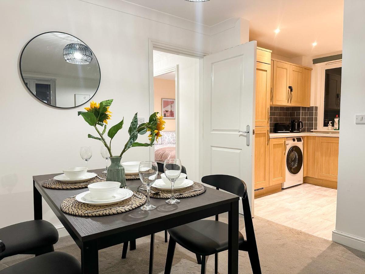 Luxury 2 Bedroom City Centre Apartment - Secure Parking - Amazing Location! Canterbury Bagian luar foto