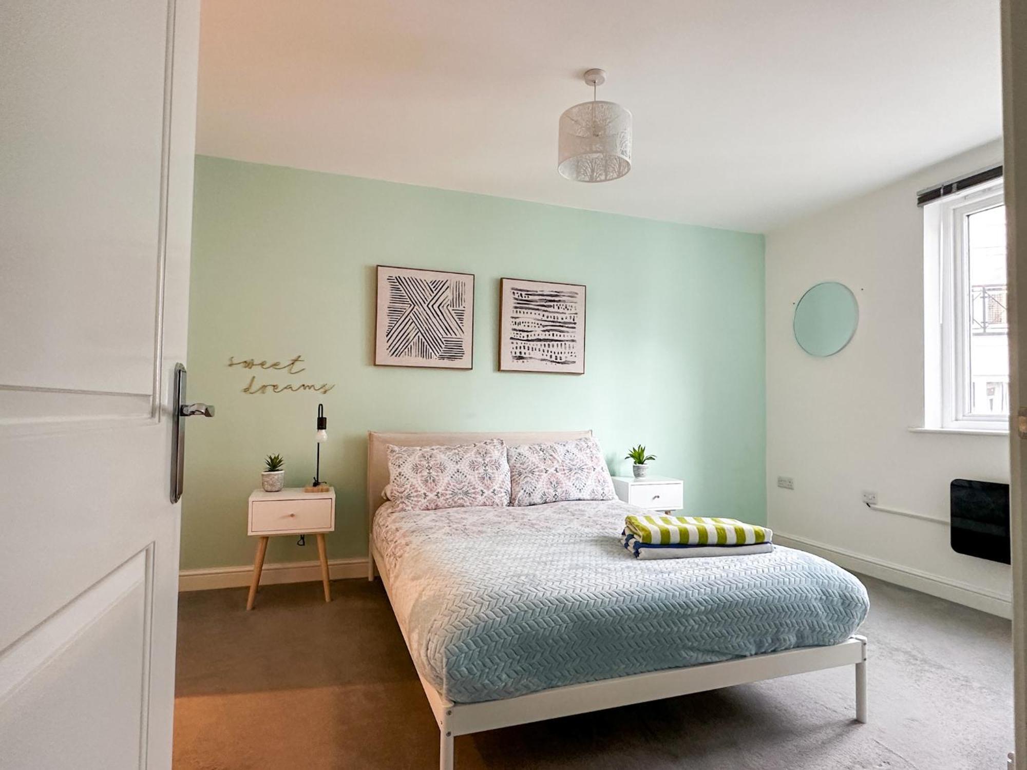 Luxury 2 Bedroom City Centre Apartment - Secure Parking - Amazing Location! Canterbury Bagian luar foto