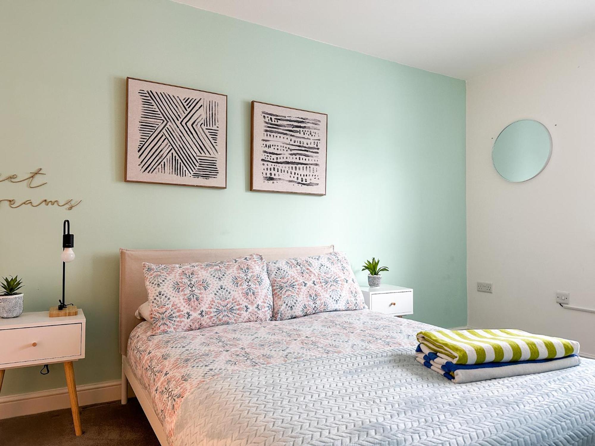 Luxury 2 Bedroom City Centre Apartment - Secure Parking - Amazing Location! Canterbury Bagian luar foto